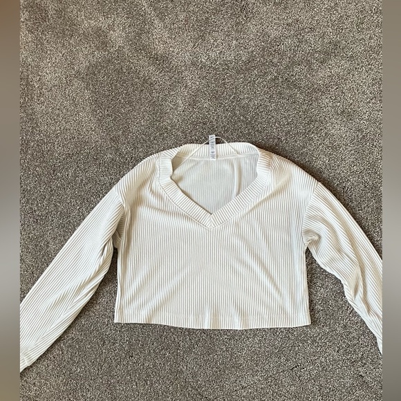 Alo Yoga - Ivory cropped sweater - Size XS - Picture 2 of 6